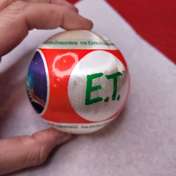 1982 ET The Extra Terrestrial Satin Wrapped Ball Ornament: Universal City Studio - Picture 1 of 8